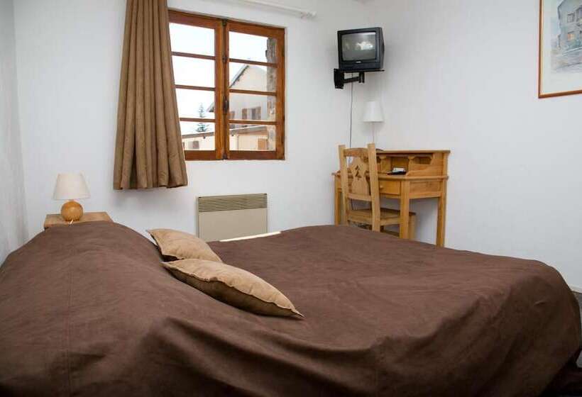 غرفة قياسية رباعية, Adonis Le Chastellan