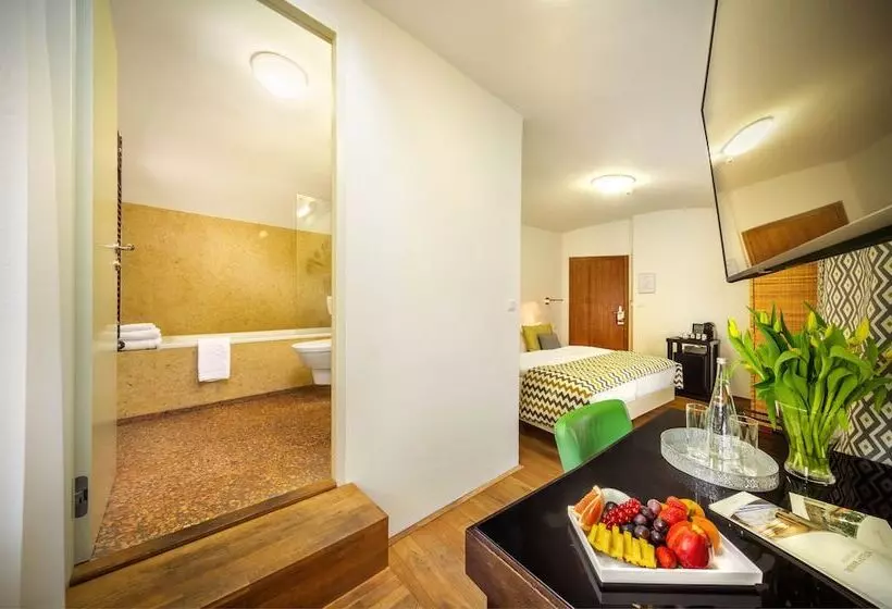 デラックスルーム, Bellevue Hotel Benešov