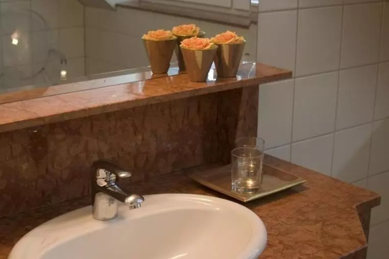 Habitación Estàndard Individual, Csejtei