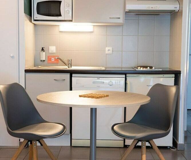 סוויטת ג'וניור, Les Pins Galants