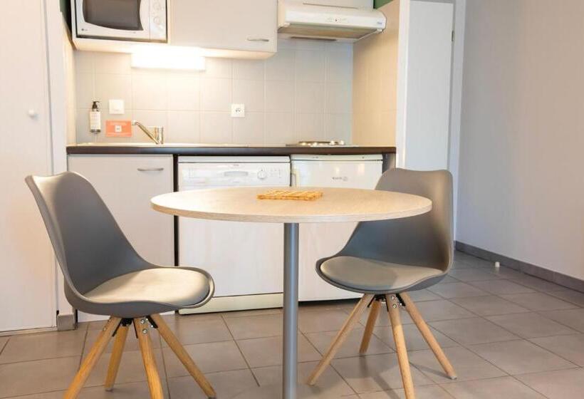 דירת חדר סופריור, Les Pins Galants