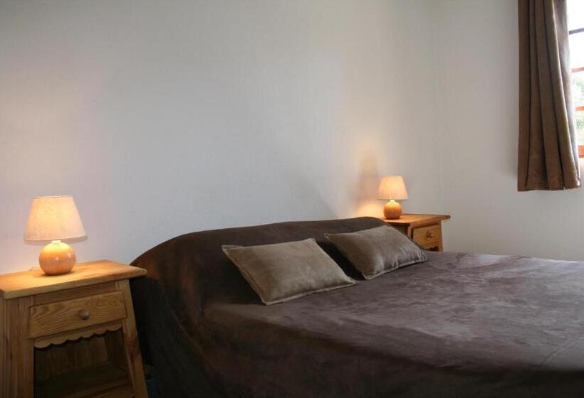 غرفة قياسية رباعية, Adonis Le Chastellan