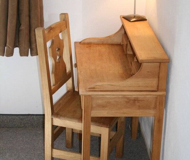 غرفة قياسية, Adonis Le Chastellan