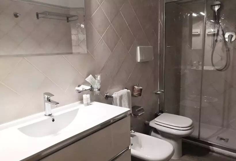 اتاق استاندارد سه نفره, Principe