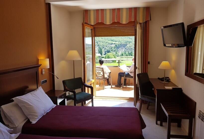 Номер Стандарт Вид на Горы, Turmo