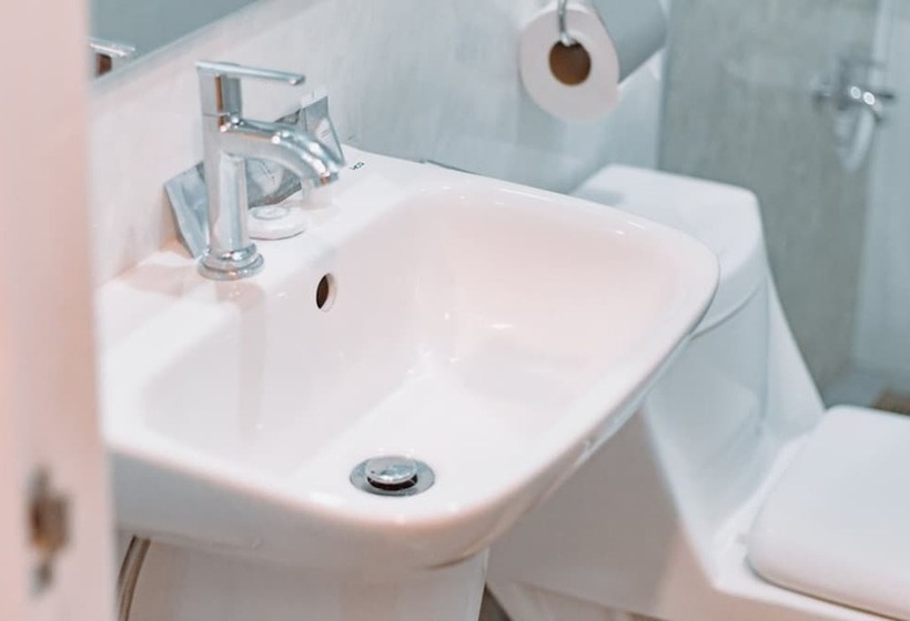 Camera Deluxe, Masamayor's Beach House And Resort