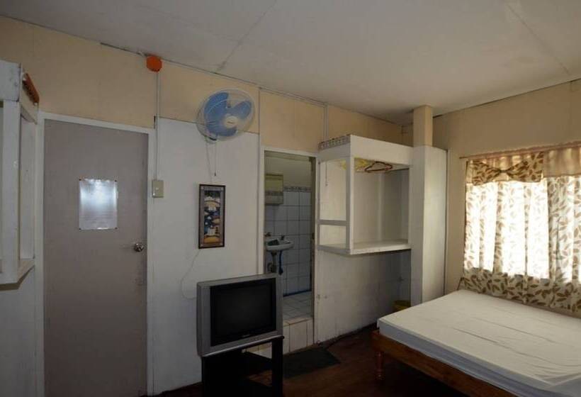 Camera Deluxe, Masamayor's Beach House And Resort