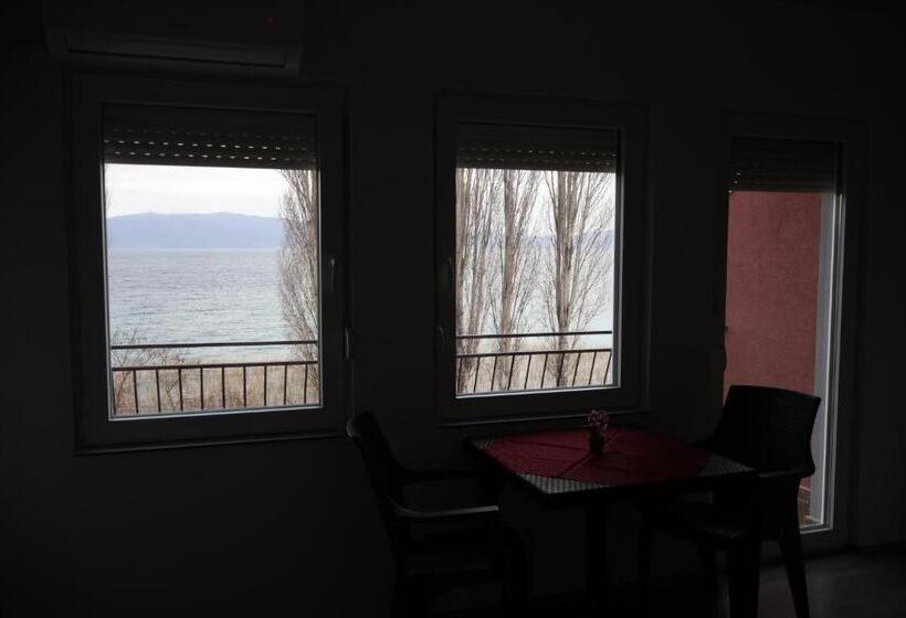 اتاق استاندارد با چشم‌انداز دریاچه, Ajkoski Apartments Pestani