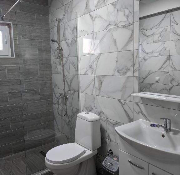 اتاق استاندارد سه نفره, Ajkoski Apartments Pestani
