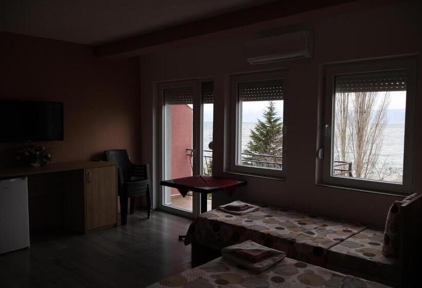 اتاق استاندارد چهار تخته, Ajkoski Apartments Pestani