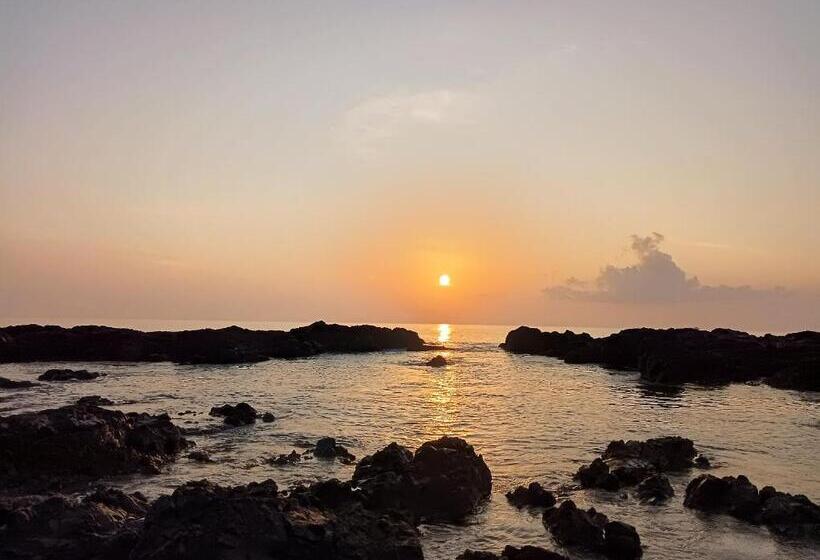 جناح سوبيريور مطل علي البحر, Adhvasaha Beach Spa Resort