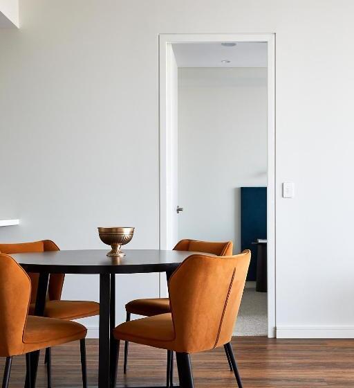 סוויטה, Astina Suites, Penrith