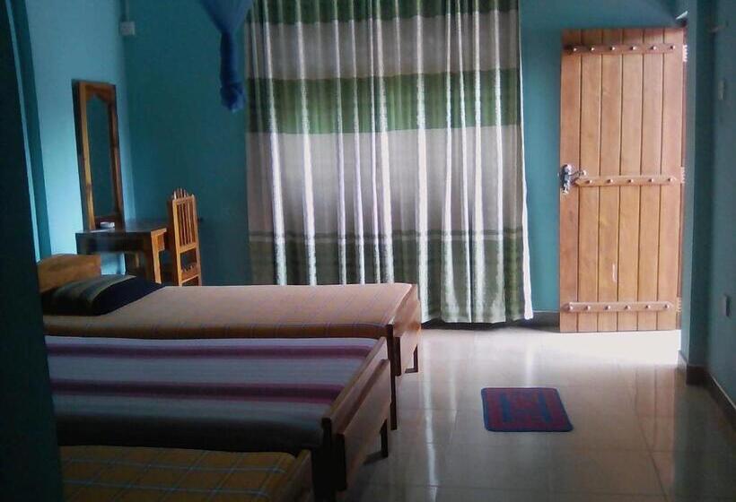 اتاق استاندارد سه نفره, Thomasha Homestay & Tuk Tuk Service