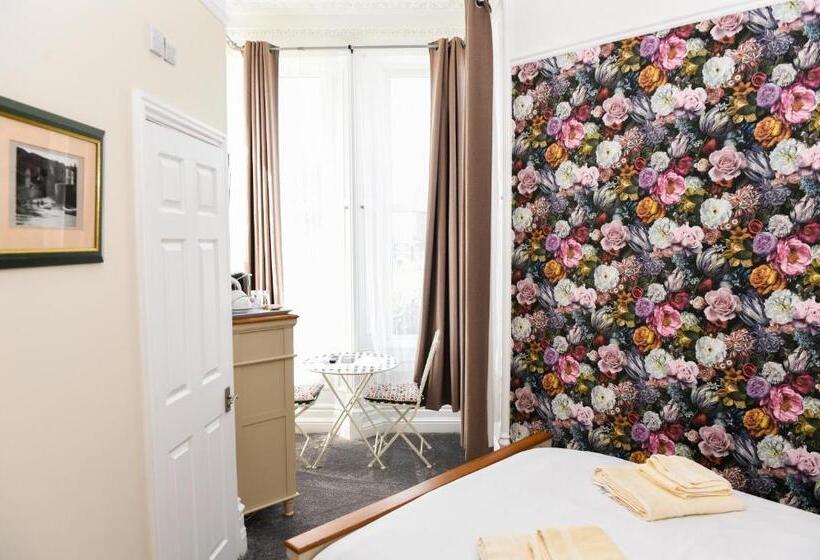 Номер Стандарт, Hillcrest Whitby