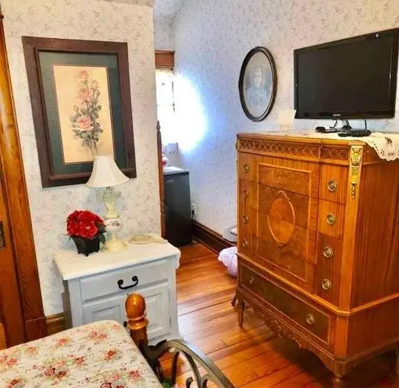スタンダードルーム, Historic 1912 Hoover House Bed And Breakfast