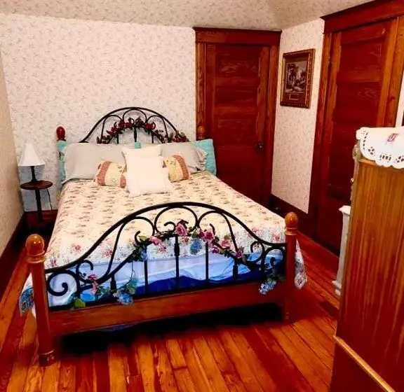スタンダードルーム, Historic 1912 Hoover House Bed And Breakfast