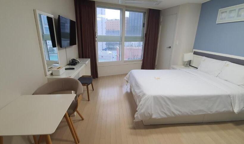 디럭스 룸, Bellia