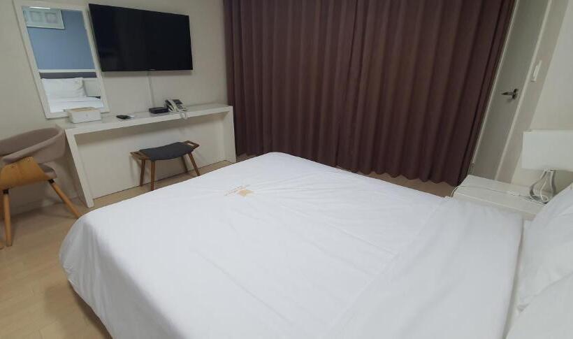 디럭스 룸, Bellia