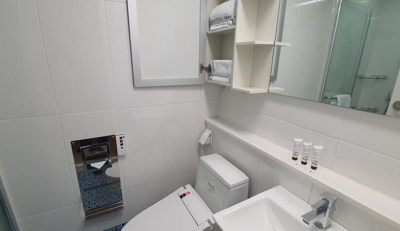 디럭스 룸, Bellia