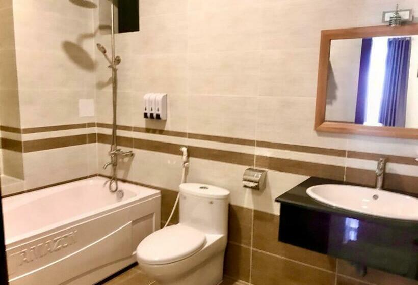 اتاق لوکس با تخت بزرگ, Sao Băng