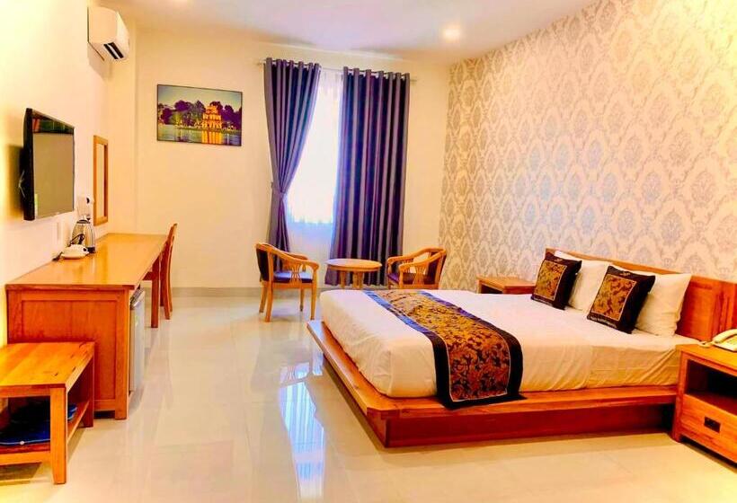 اتاق لوکس با تخت بزرگ, Sao Băng