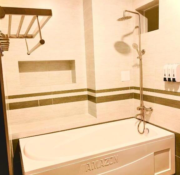 اتاق لوکس با تخت بزرگ, Sao Băng