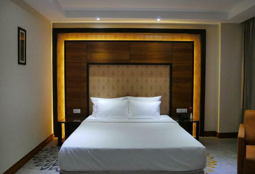 חדר אקזקיוטיב חדר קינג, Hills