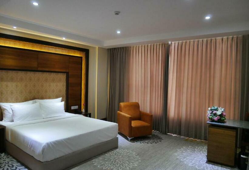 חדר אקזקיוטיב חדר קינג, Hills