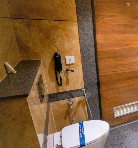 חדר אקזקיוטיב חדר קינג, Hills