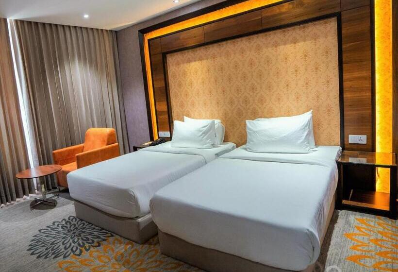 חדר סופריור, Hills