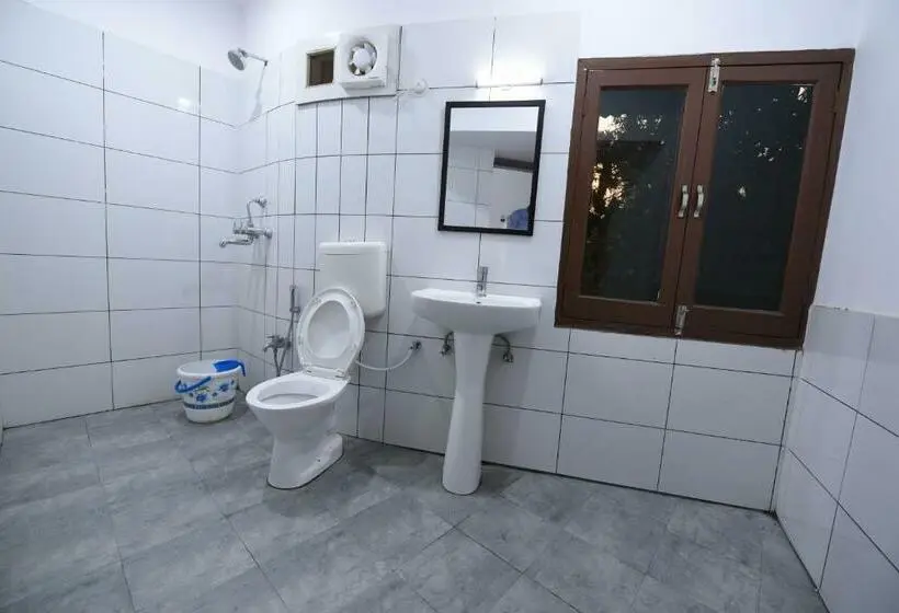 Chambre Triple Deluxe, Mayur