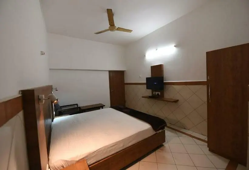 Chambre Economy, Mayur