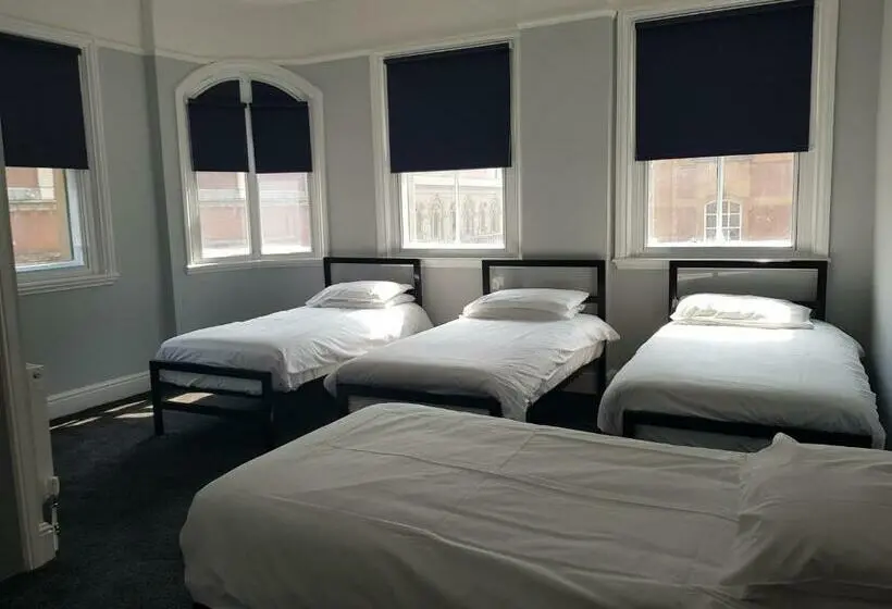 Standard Neljän Hengen Huone, Piccadilly Central