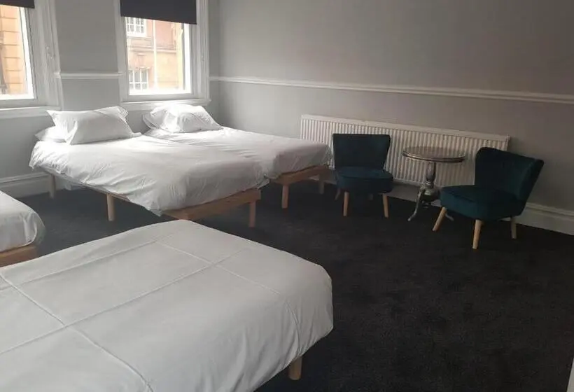 Standard Neljän Hengen Huone, Piccadilly Central
