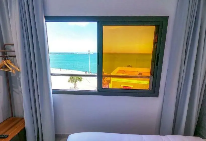 Perhehuone Merinäkymä, Dakhla Ville