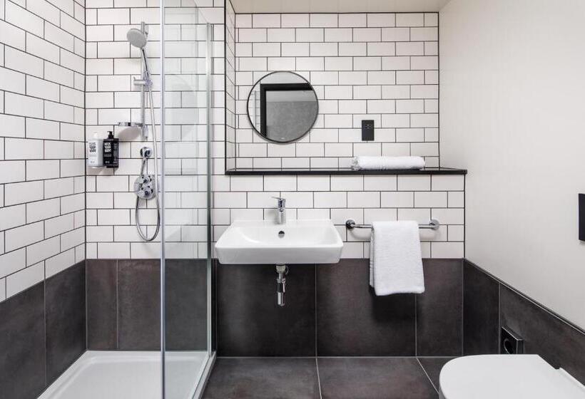 Номер Стандарт, Ibis London Sutton Point
