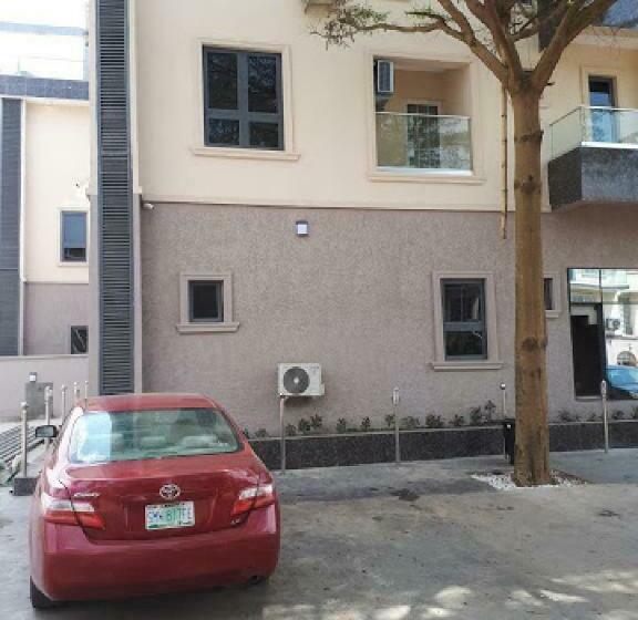 اتاق استاندارد, The Carlton Gate