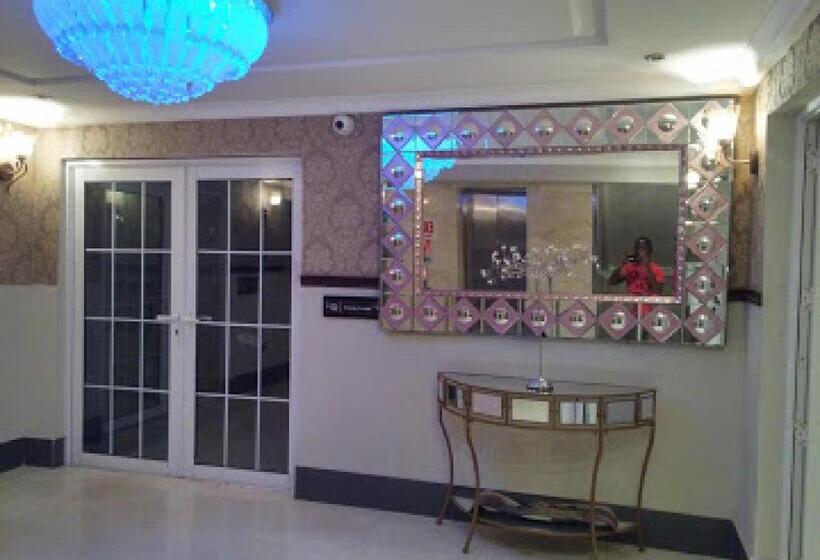 اتاق استاندارد, The Carlton Gate