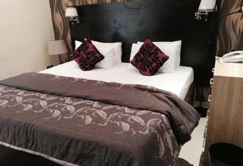 اتاق استاندارد, The Carlton Gate