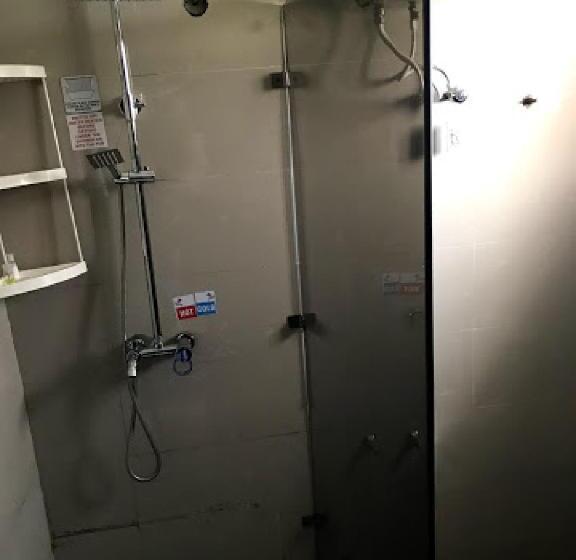 اتاق استاندارد, The Carlton Gate