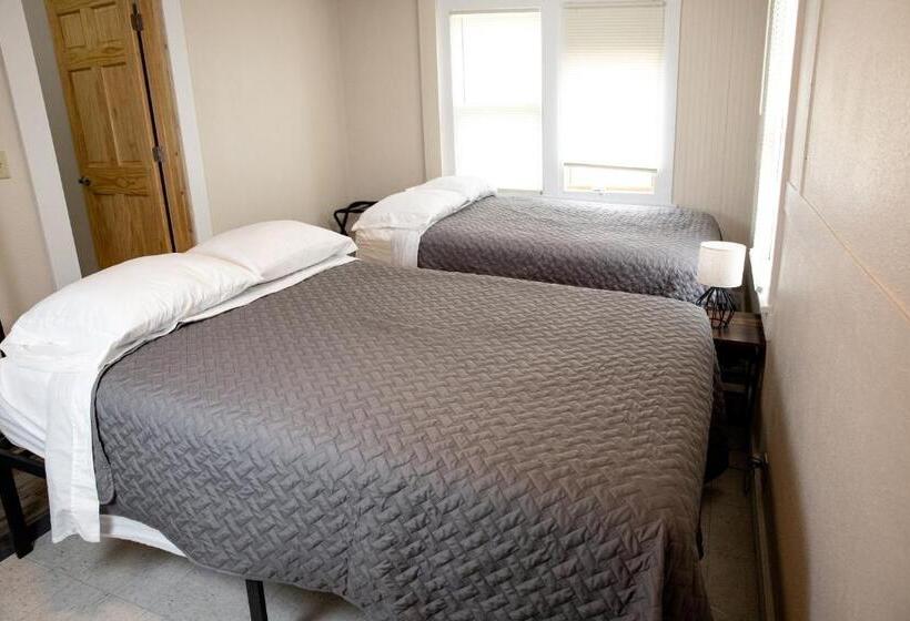 بنجلو عائلى, East Side Motel & Cabins