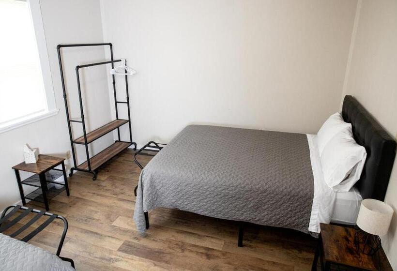 بنجلو عائلى, East Side Motel & Cabins