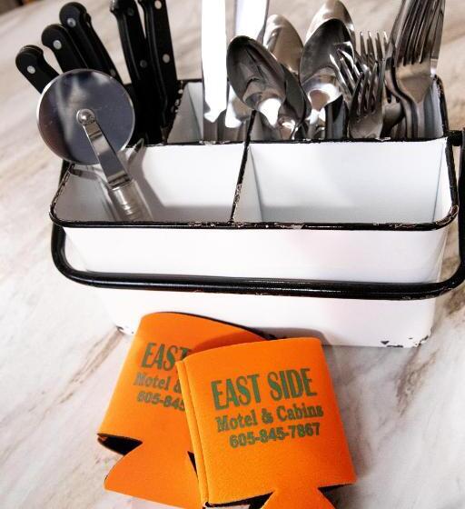 بنجلو عائلى, East Side Motel & Cabins