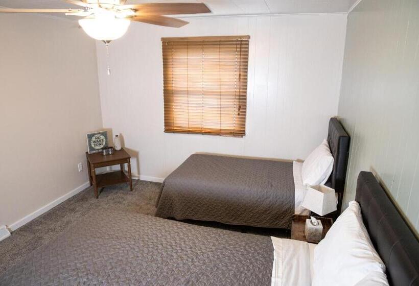 غرفة عائلية, East Side Motel & Cabins