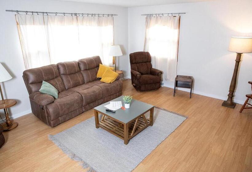 غرفة عائلية, East Side Motel & Cabins