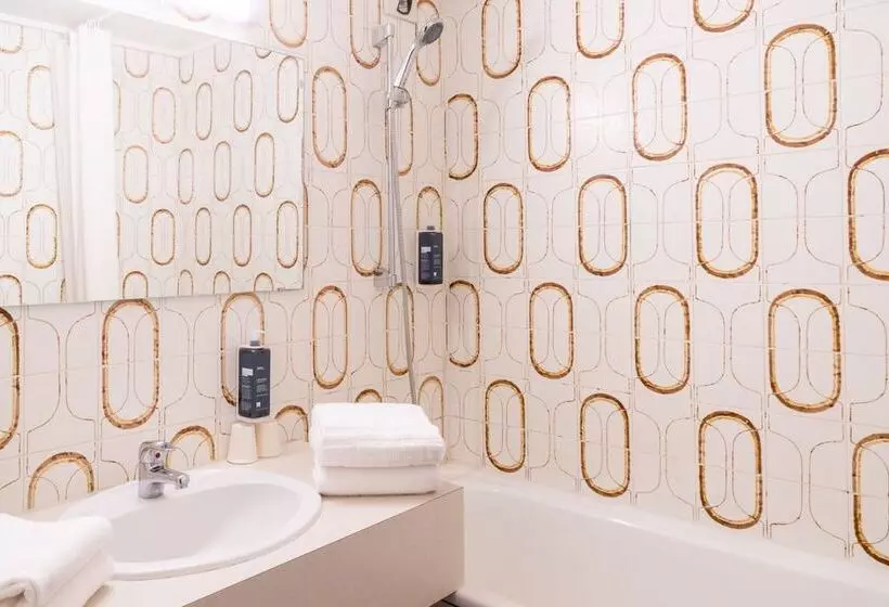 ベーシックトリプルルーム, Brit Hotel Le Parc Vichy