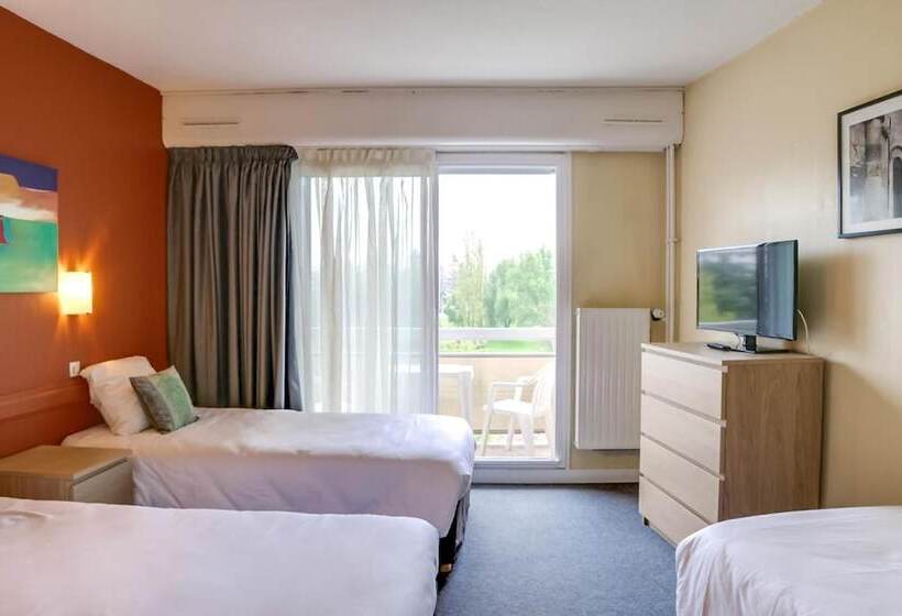 חדר בסיסי לשלושה, Brit Hotel Le Parc Vichy