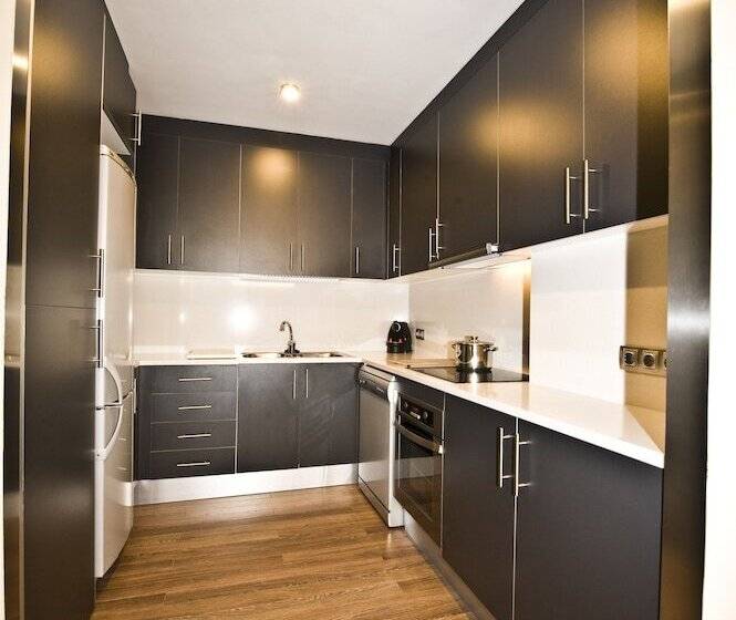 آپارتمان 3 خوابه, Casp 74 Apartments