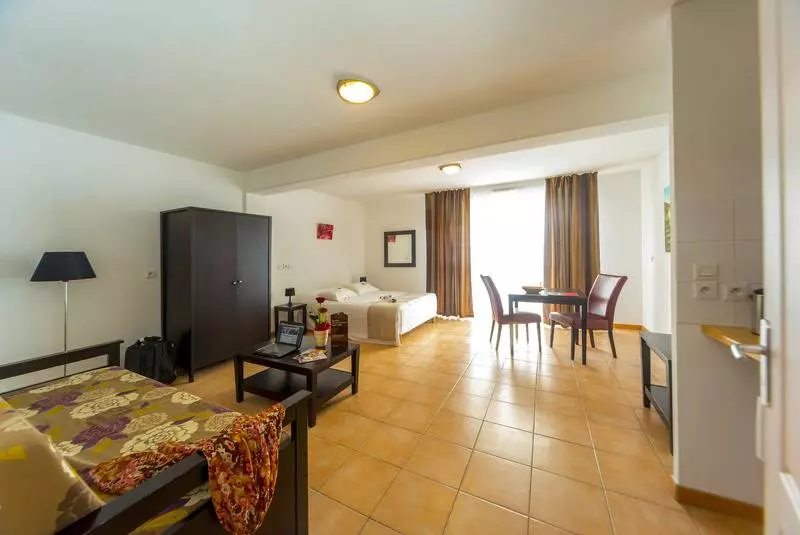 استودیوی استاندارد, Cerise Carcassonne Sud