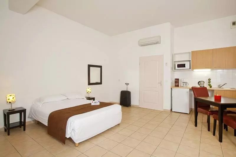 استودیوی استاندارد, Cerise Carcassonne Sud
